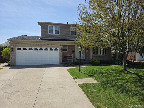 3522 Barbara Dr, Sterling Heights, MI, 48310-6102 | Card Image