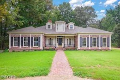 33 Natchez Pl, Jackson, TN, 38305-3106 | Card Image