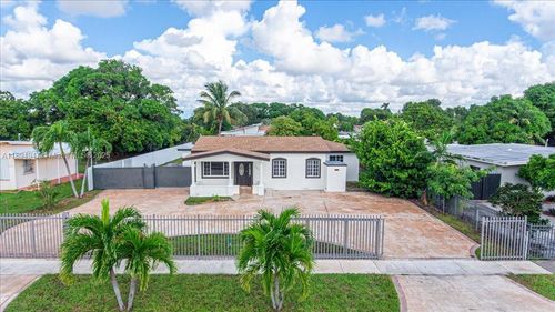 257 W 44th St, Hialeah, FL, 33012-3920 | Card Image