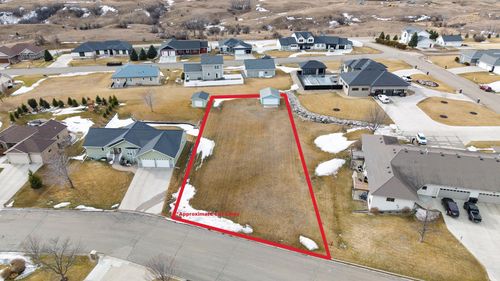 813 8th Ave Nw, Valley City, ND, 58072-2047 | Card Image