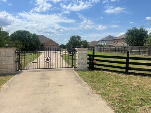 1100 County Road 313, Jarrell, TX, 76537-1631 | Card Image