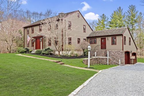 984 Whitman St, Hanson, MA, 02341-1086 | Card Image