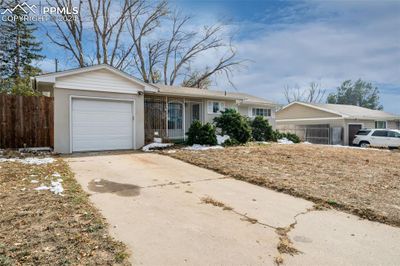 209 Davie Drive, House other with 2 bedrooms, 1 bathrooms and 1 parking in Colorado Springs CO | Image 3