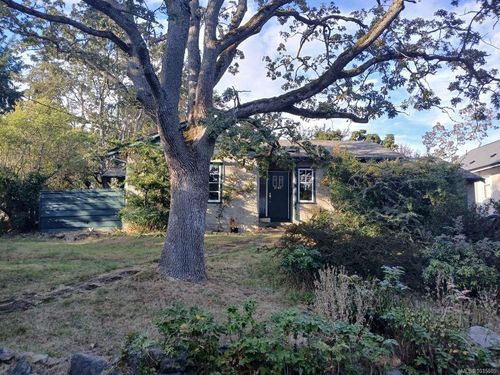2120 Byron St, Victoria, BC, V8R1M1 | Card Image