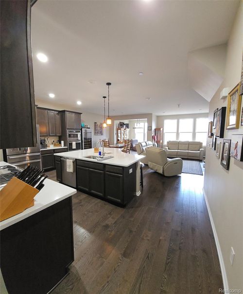 47-676 Peppermint Dr, Rochester Hills, MI, 48307-4947 | Card Image