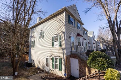 16326 Taconic Cir, DUMFRIES, VA, 22025-1533 | Card Image