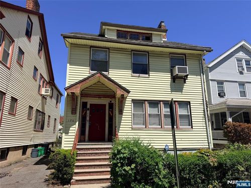 126 Chestnut St, East Orange, NJ, 07018-3008 | Card Image