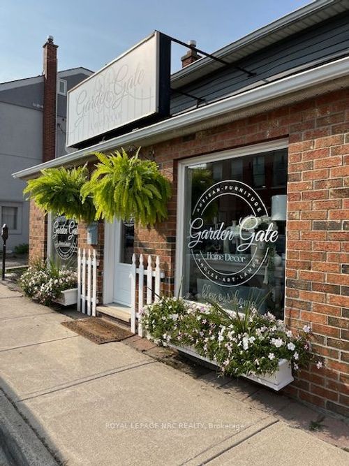 11 King St E, Dundas, ON, L9H1B7 | Card Image