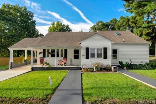 30 Cedar St, Lawrenceville, VA, 23868-3402 | Card Image