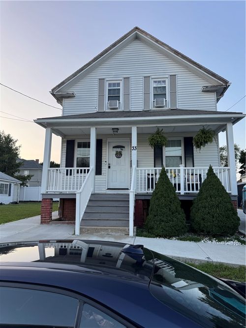 33 George St, North Providence, RI, 02911-1612 | Card Image