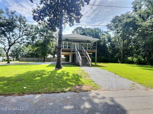 8705 W Simmons Bayou Dr, Ocean Springs, MS, 39564-8317 | Card Image