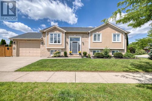 8093 Beaverton Blvd, Niagara Falls, ON, L2H3K5 | Card Image