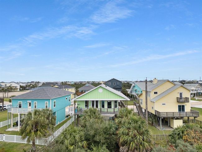 4111 Isla Del Sol, House other with 3 bedrooms, 2 bathrooms and 1 parking in Galveston TX | Image 35