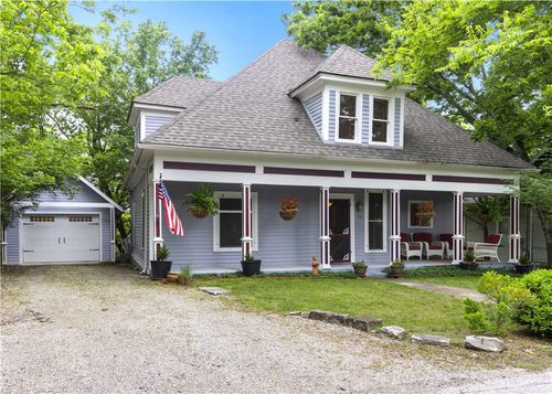 42 Vaughn St, Eureka Springs, AR, 72632-3322 | Card Image