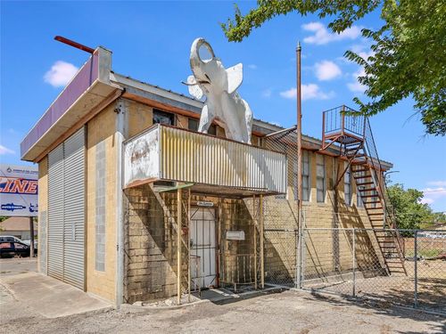 1018 N Main St, Taylor, TX, 76574 | Card Image