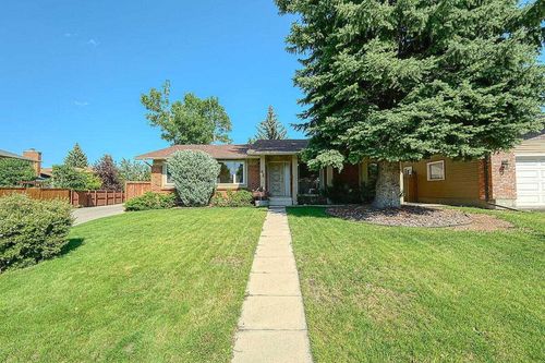 84 Sunmount Close Se, Calgary, AB, T2X1V6 | Card Image