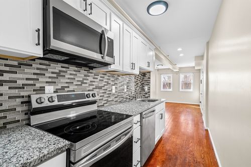 apt-16-223 Clinton St, Brockton, MA, 02302-3875 | Card Image