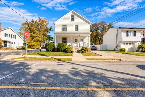 28 Enfield St, Pawtucket, RI, 02861-2933 | Card Image
