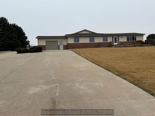 522 North Wilson Street, Blue Hill, NE, 68930 | Card Image