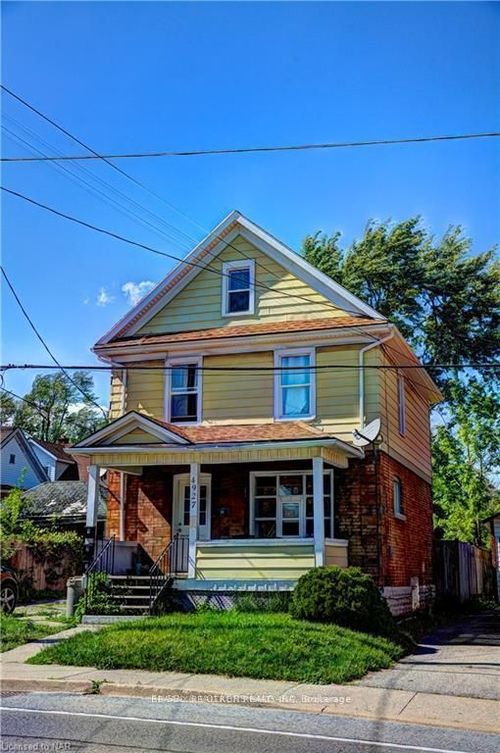 4927 Morrison St, Niagara Falls, ON, L2E2C4 | Card Image