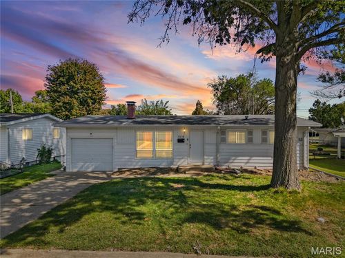 515 Versailles Dr, Florissant, MO, 63031-2101 | Card Image