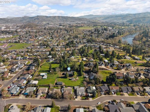 1378 Nw Grove St, Roseburg, OR, 97471 | Card Image