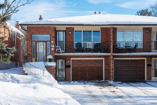 27 Clubhouse Crt, North York, ON, M3L2L7 | Card Image