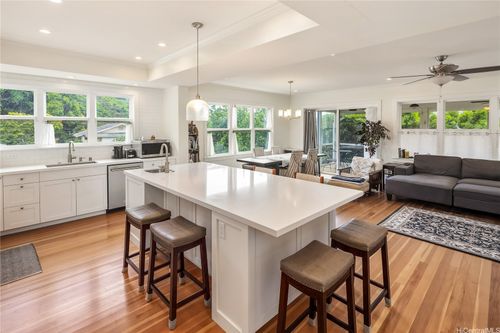 2463 Kekuanoni St, Honolulu, HI, 96813-1122 | Card Image