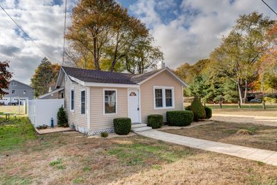 308 Old Colony Road, House other with 2 bedrooms, 1 bathrooms and 6 parking in Old Lyme CT | Image 2