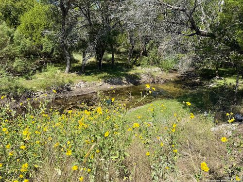 204 Aqua Vista Dr, Kerrville, TX, 78028-8886 | Card Image