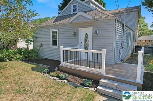 422 Center St, Slatington, PA, 18080-1300 | Card Image