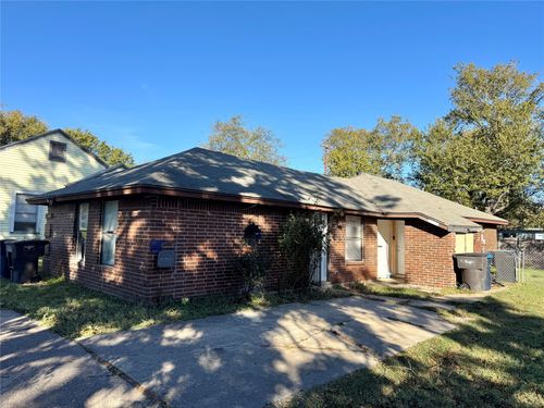 521 E Mason St, Fort Worth, TX, 76110-6347 | Card Image