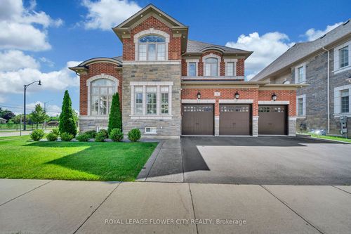 9 Balloon Cres, Brampton, ON, L6P4B7 | Card Image