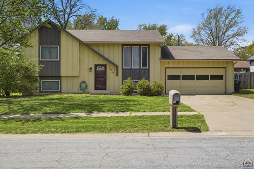 2819 Sw Engler Ct, Topeka, KS, 66614-4377 | Card Image