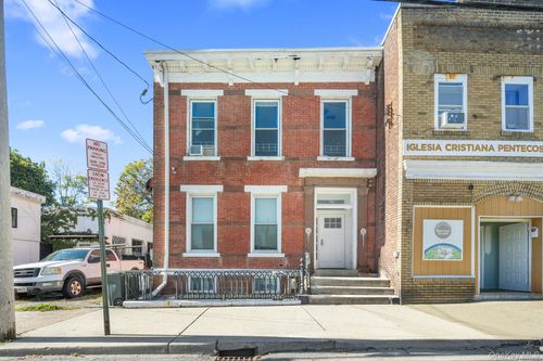 22 Lander St, Newburgh, NY, 12550-4938 | Card Image
