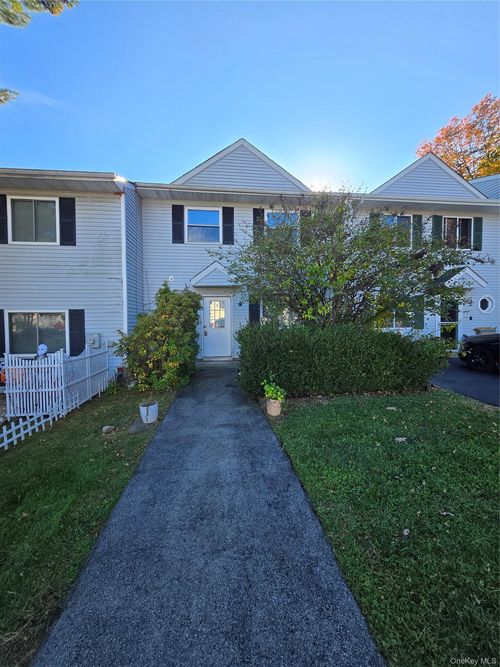47 Birch Dr, Middletown, NY, 10940-6946 | Card Image