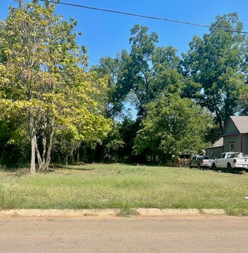 347 E Washington St, Paris, TX, 75460-7268 | Card Image