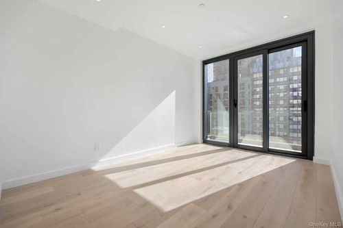 12a-42-62 Hunter Street, New York, NY, 11101 | Card Image