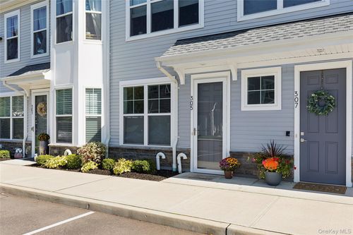 305 Emanuel Way, East Meadow, NY, 11554-2547 | Card Image