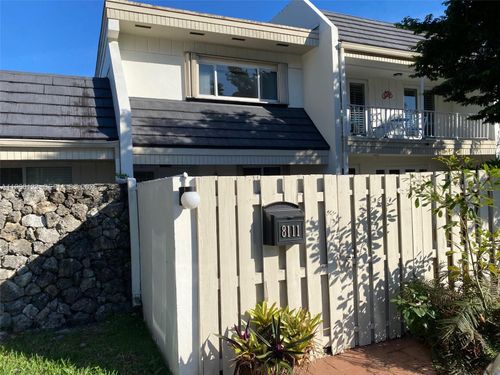 8111 Sw 81st Pl, Miami, FL, 33143-6612 | Card Image