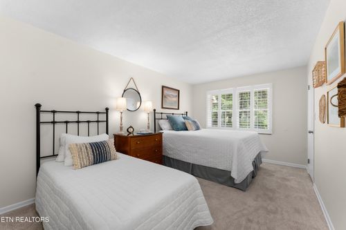 224-260 Roaring Fork Rd, Gatlinburg, TN, 37738-4820 | Card Image