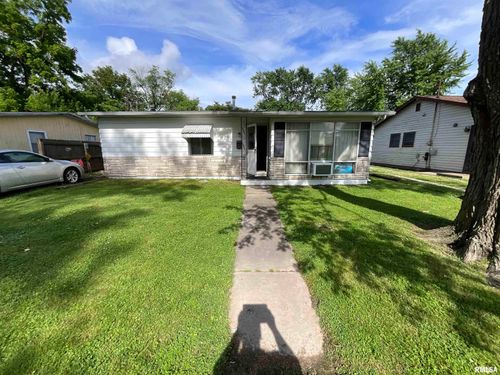 1323 Cedar St, Centralia, IL, 62801-5119 | Card Image