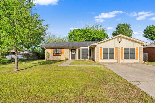 904 Kent Dr, Gainesville, TX, 76240-5922 | Card Image