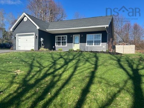 82 Town Rd, Falmouth, NS, B0P1P0 | Card Image