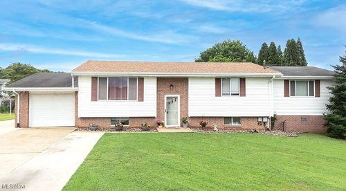 200 Harris St, Newport, OH, 45768-9755 | Card Image