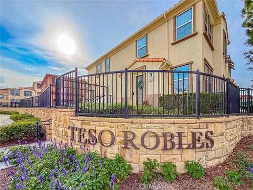 389 Castiano St, Camarillo, CA, 93012-6764 | Card Image