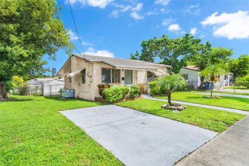 737 Sw 8th Ave, Hallandale Beach, FL, 33009-6803 | Card Image