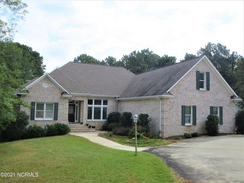 8 Country Club Blvd, Whispering Pines, NC, 28327-9377 | Card Image