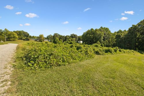 140 Scenic View Ln, Madisonville, TN, 37354-5605 | Card Image