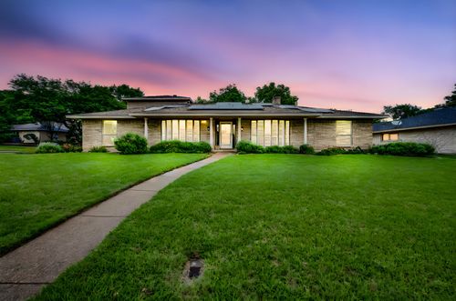 947 Rock Canyon Dr, Duncanville, TX, 75137-2945 | Card Image